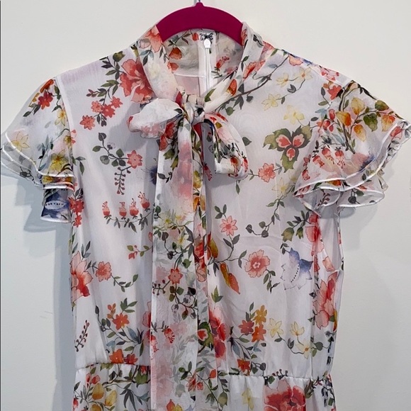 Alice + Olivia Lessie Floral Dress 4 - Picture 4 of 7